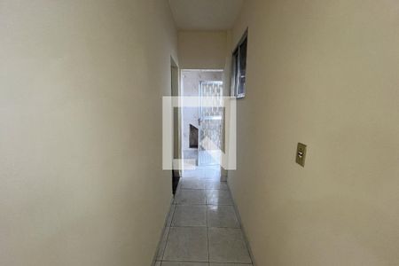 Corredor de casa para alugar com 1 quarto, 50m² em Jardim Carioca, Rio de Janeiro