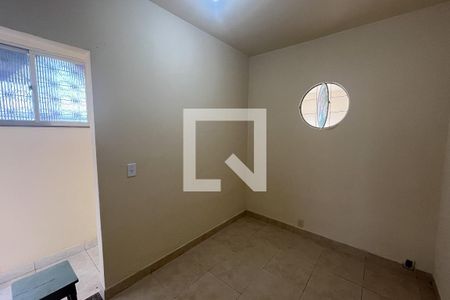 Quarto 1 de casa para alugar com 1 quarto, 50m² em Jardim Carioca, Rio de Janeiro