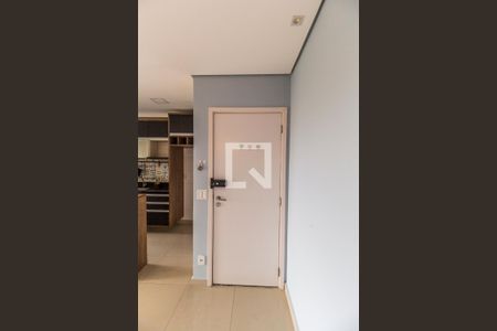 Entrada de apartamento para alugar com 2 quartos, 69m² em Jardim Tupanci, Barueri