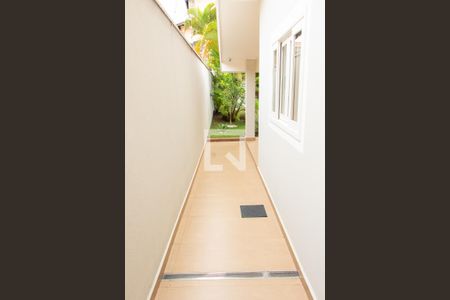 Casa de condomínio à venda com 394m², 4 quartos e 5 vagas Casa de condomínio à venda com 394m², 4 quartos e 5 vagasCORREDOR LATERAL