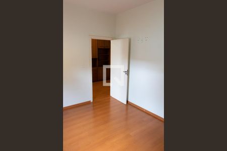 Casa de condomínio à venda com 394m², 4 quartos e 5 vagas Casa de condomínio à venda com 394m², 4 quartos e 5 vagasSUITE 1