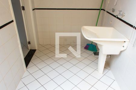 Casa de condomínio à venda com 394m², 4 quartos e 5 vagas Casa de condomínio à venda com 394m², 4 quartos e 5 vagasÁREA DE SERVIÇO