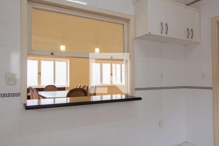 Casa de condomínio à venda com 394m², 4 quartos e 5 vagas Casa de condomínio à venda com 394m², 4 quartos e 5 vagasCOZINHA 1 PISO