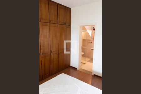 Casa de condomínio à venda com 394m², 4 quartos e 5 vagas Casa de condomínio à venda com 394m², 4 quartos e 5 vagasSUITE TÉRREO