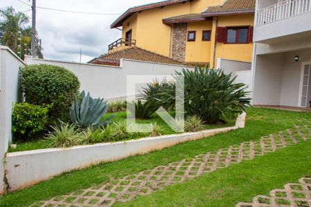 Casa de condomínio à venda com 394m², 4 quartos e 5 vagas Casa de condomínio à venda com 394m², 4 quartos e 5 vagasÁREA EXTERNA FRENTE