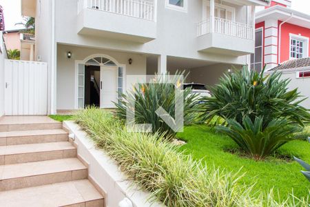 Casa de condomínio à venda com 394m², 4 quartos e 5 vagas Casa de condomínio à venda com 394m², 4 quartos e 5 vagasÁREA EXTERNA FRENTE