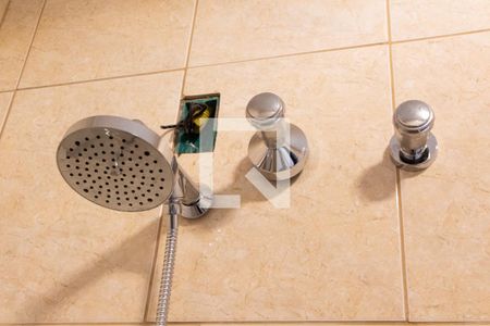 Casa de condomínio à venda com 394m², 4 quartos e 5 vagas Casa de condomínio à venda com 394m², 4 quartos e 5 vagasBANHEIRO SUITE 2