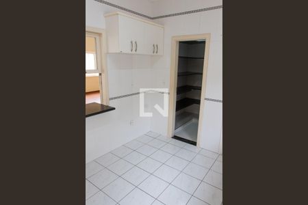 Casa de condomínio à venda com 394m², 4 quartos e 5 vagas Casa de condomínio à venda com 394m², 4 quartos e 5 vagasCOZINHA 1 PISO