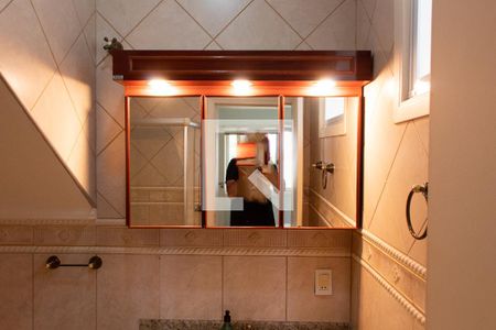 Casa de condomínio à venda com 394m², 4 quartos e 5 vagas Casa de condomínio à venda com 394m², 4 quartos e 5 vagasBANHEIRO DA SUITE TÉRREO