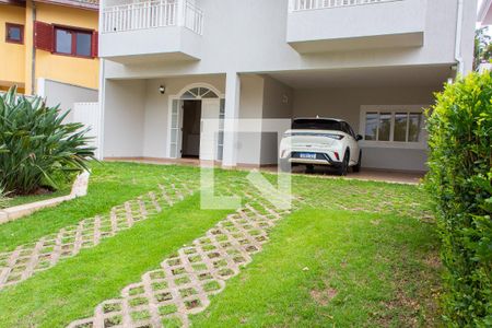 Casa de condomínio à venda com 394m², 4 quartos e 5 vagas Casa de condomínio à venda com 394m², 4 quartos e 5 vagasÁREA EXTERNA FRENTE