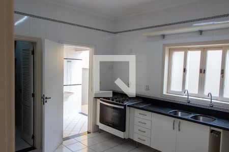 Casa de condomínio à venda com 394m², 4 quartos e 5 vagas Casa de condomínio à venda com 394m², 4 quartos e 5 vagasCOZINHA 1 PISO