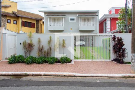 Casa de condomínio à venda com 394m², 4 quartos e 5 vagas Casa de condomínio à venda com 394m², 4 quartos e 5 vagasFACHADA