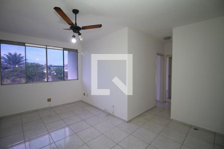 Sala de apartamento para alugar com 3 quartos, 70m² em Cordovil, Rio de Janeiro