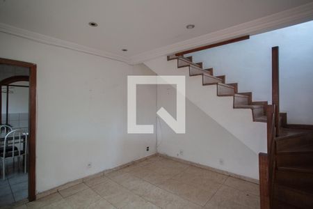 Sala de casa para alugar com 2 quartos, 80m² em Itapoã, Belo Horizonte