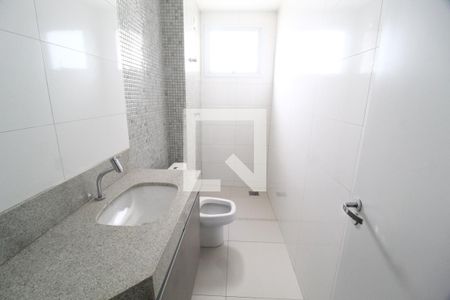 Banheiro do Quarto 1 de apartamento para alugar com 3 quartos, 144m² em Tubalina, Uberlândia