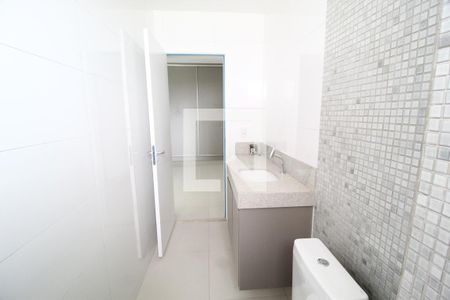 Banheiro do Quarto 1 de apartamento para alugar com 3 quartos, 144m² em Tubalina, Uberlândia