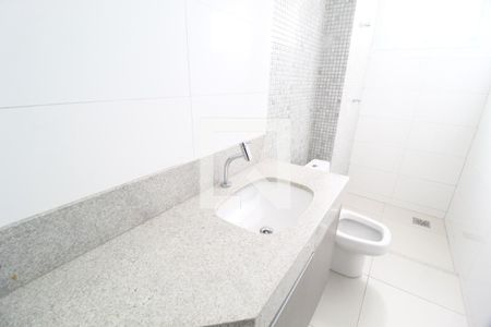 Banheiro do Quarto 1 de apartamento para alugar com 3 quartos, 144m² em Tubalina, Uberlândia