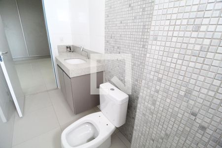 Banheiro do Quarto 1 de apartamento para alugar com 3 quartos, 144m² em Tubalina, Uberlândia