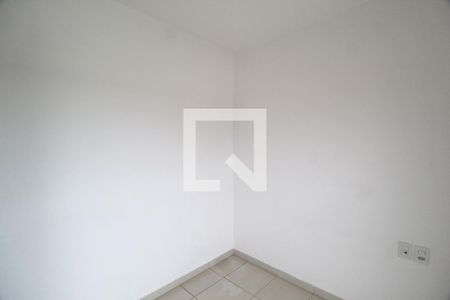 Quarto 2 de apartamento para alugar com 2 quartos, 45m² em Granada, Uberlândia