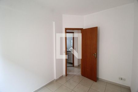 Quarto 1 de apartamento para alugar com 2 quartos, 45m² em Granada, Uberlândia