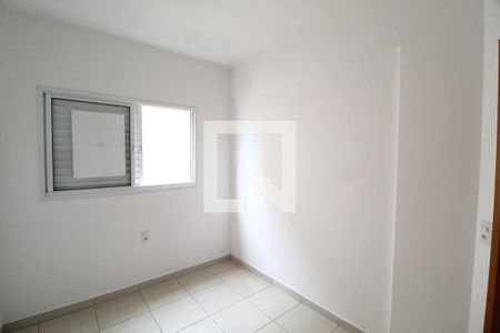 Quarto 1 de apartamento para alugar com 2 quartos, 45m² em Granada, Uberlândia