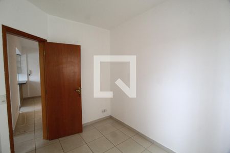 Quarto 1 de apartamento para alugar com 2 quartos, 45m² em Granada, Uberlândia