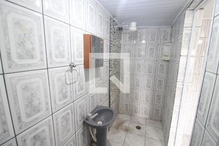 Banheiro de casa para alugar com 1 quarto, 50m² em Vila Dionisia, São Paulo