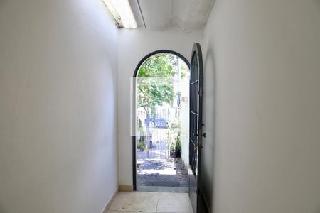 Corredor entrada de casa à venda com 3 quartos, 180m² em Chácara Inglesa, São Paulo