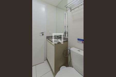 Banheiro de kitnet/studio para alugar com 1 quarto, 26m² em Liberdade, São Paulo