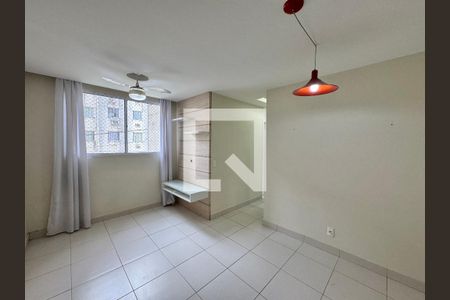 Sala de apartamento para alugar com 3 quartos, 53m² em Vargem Pequena, Rio de Janeiro