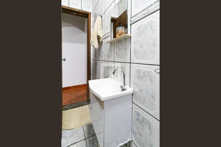 Lavabo de casa à venda com 3 quartos, 110m² em Oitis, Contagem