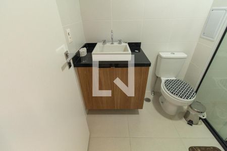 Banheiro de kitnet/studio para alugar com 0 quarto, 27m² em Aclimação, São Paulo