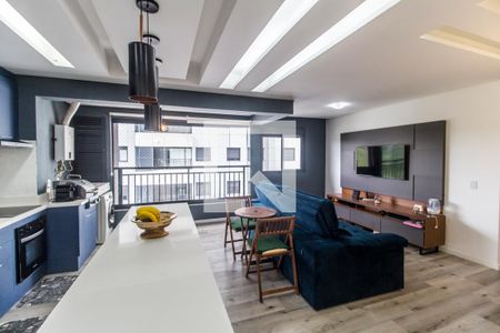 Sala de TV de apartamento à venda com 2 quartos, 69m² em Alphaville, Barueri