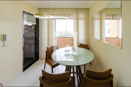 Sala de apartamento à venda com 3 quartos, 75m² em Carlos Prates, Belo Horizonte