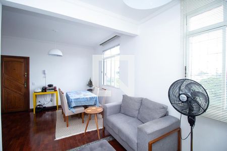 Sala de apartamento para alugar com 2 quartos, 80m² em Santa Efigênia, Belo Horizonte