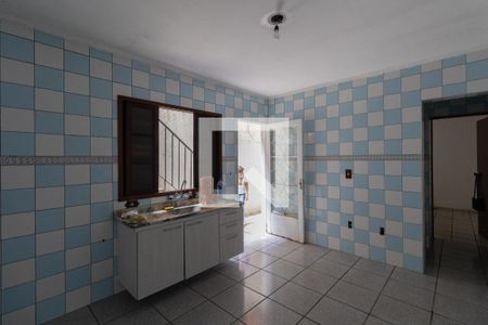 Cozinha de casa para alugar com 1 quarto, 50m² em Vila Carmosina, São Paulo