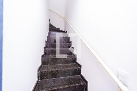 Casa de condomínio à venda com 70m², 2 quartos e 1 vaga Casa de condomínio à venda com 70m², 2 quartos e 1 vagaEscada