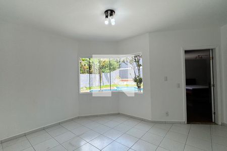 Sala de TV de casa de condomínio para alugar com 3 quartos, 390m² em Residencial das Estrelas, Barueri