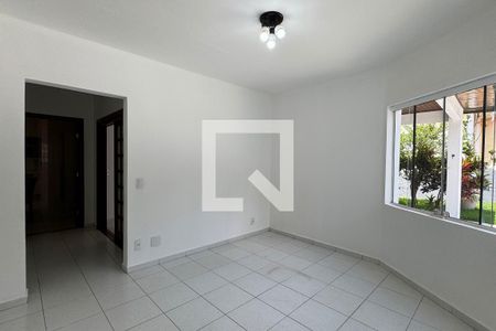 Sala de TV de casa de condomínio para alugar com 3 quartos, 390m² em Residencial das Estrelas, Barueri