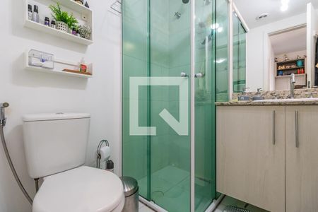 Banheiro de apartamento à venda com 1 quarto, 38m² em Tamboré, Barueri