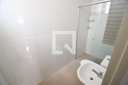 Banheiro de kitnet/studio para alugar com 1 quarto, 30m² em Cidade Universitária, Campinas