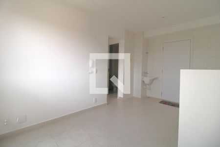 Sala de apartamento para alugar com 2 quartos, 33m² em Jardim Itacolomi, São Paulo