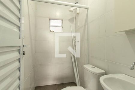 Banheiro Social de kitnet/studio para alugar com 1 quarto, 25m² em Uberaba, Curitiba