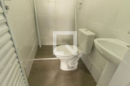 Banheiro Social de kitnet/studio para alugar com 1 quarto, 30m² em Uberaba, Curitiba