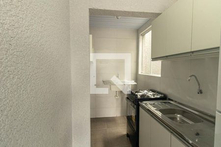 Cozinha e Área de Serviço de kitnet/studio para alugar com 1 quarto, 30m² em Uberaba, Curitiba