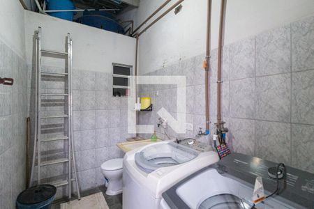 Casa à venda com 180m², 3 quartos e 2 vagas Casa à venda com 180m², 3 quartos e 2 vagasÁrea de serviço