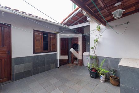 Casa à venda com 180m², 3 quartos e 2 vagas Casa à venda com 180m², 3 quartos e 2 vagasQuintal