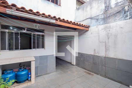Casa à venda com 180m², 3 quartos e 2 vagas Casa à venda com 180m², 3 quartos e 2 vagasQuintal