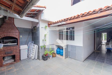 Casa à venda com 180m², 3 quartos e 2 vagas Casa à venda com 180m², 3 quartos e 2 vagasQuintal