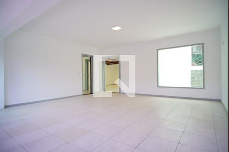 Sala 1 de casa à venda com 3 quartos, 900m² em Passo D’areia, Porto Alegre